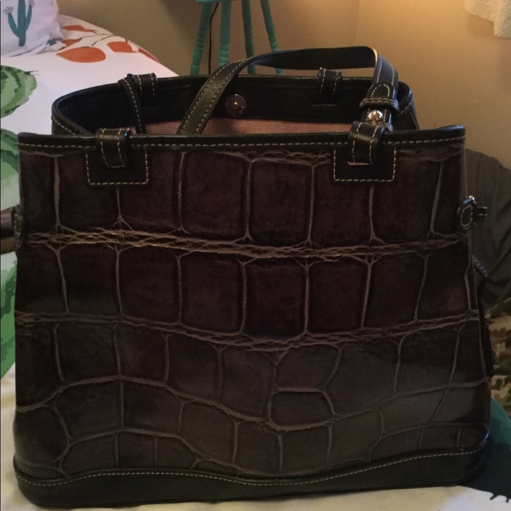 Dooney & Burke Large Leather Bag and clutch, new